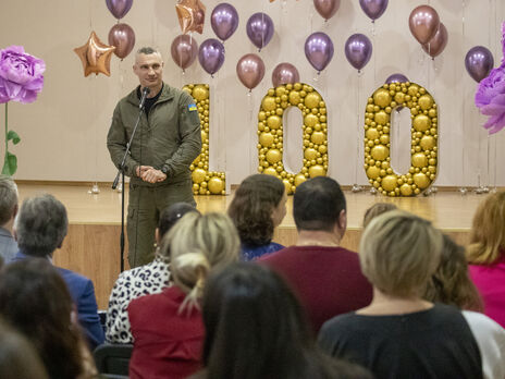 Кличко відвідав київську школу №57, щоб привітати вчителів та учнів зі 100-річчям навчального закладу