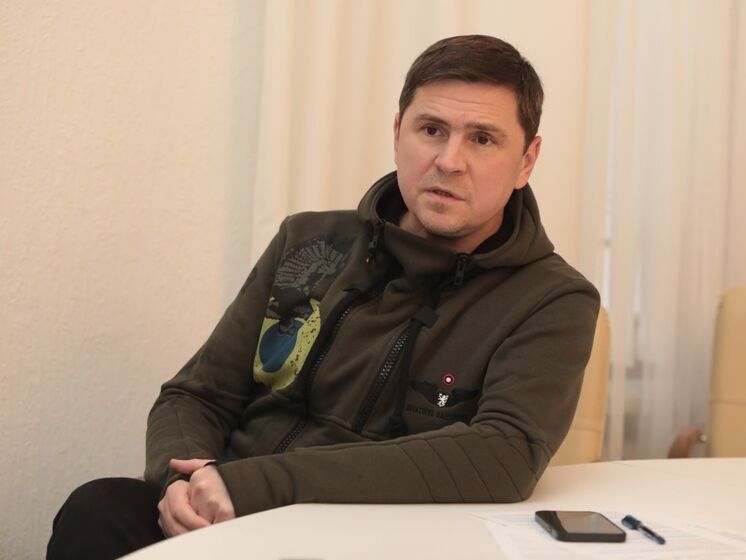 Подоляк назвав Пєскова "людиною-папугою" і запропонував йому "не допустити НАТО" у Фінляндію