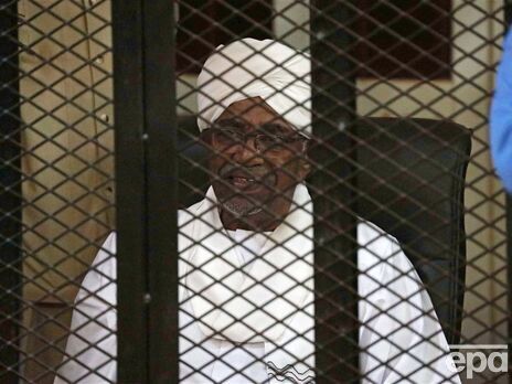 У Судані протестувальники напали на в'язницю. Там перебуває колишній президент, якого збиралися передати Міжнародному кримінальному суду