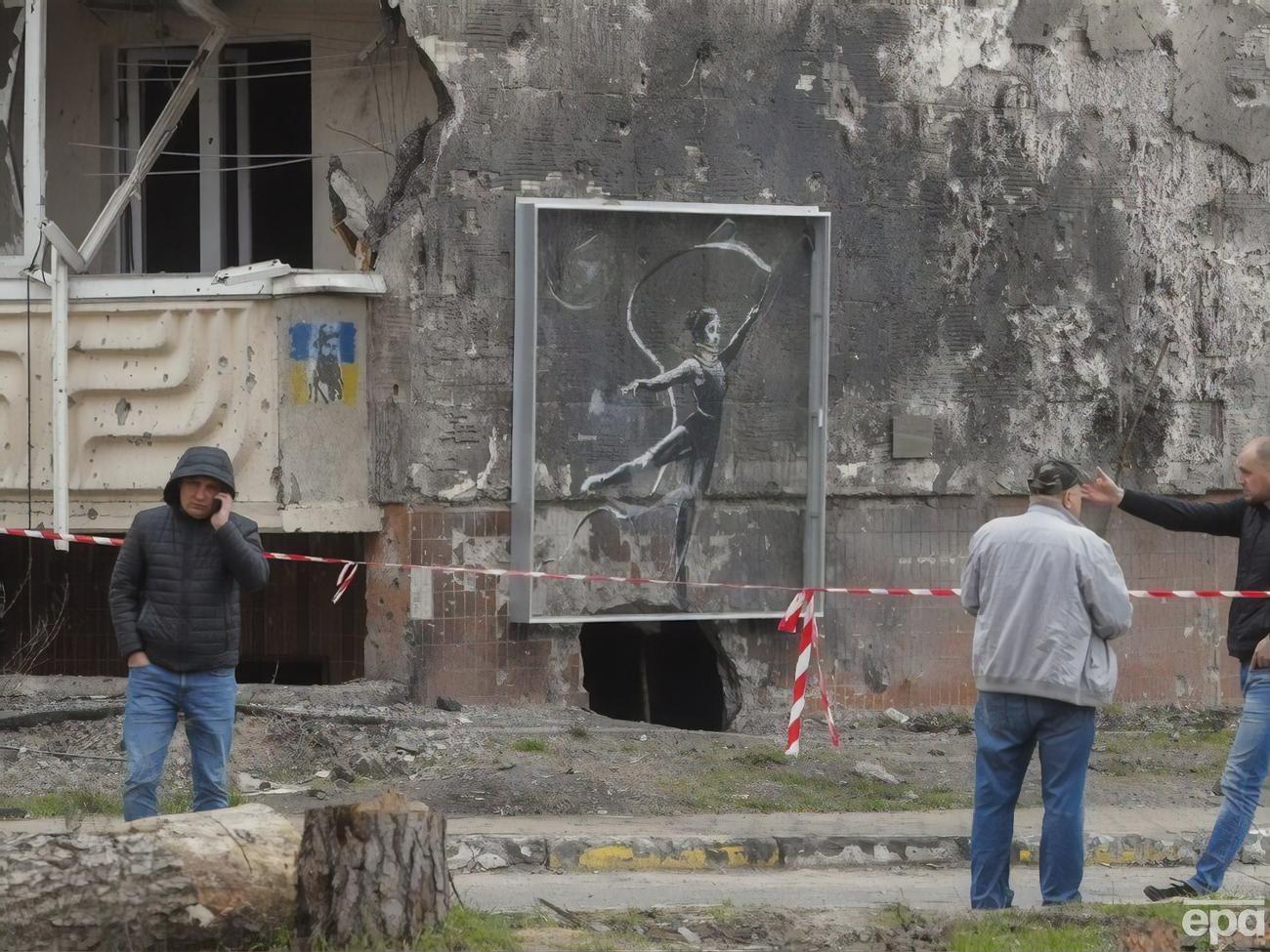 В Ирпене сносят дом с одним из граффити Бэнкси. Рисунок сохранят