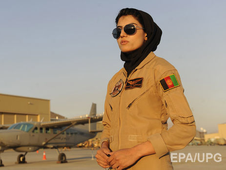 Первая афганская женщина-пилот просит убежища в США
