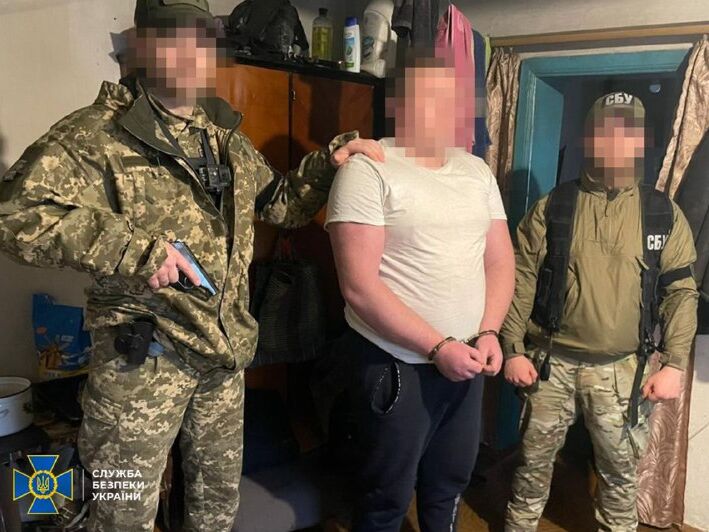 СБУ повідомила про затримання підозрюваного в коригуванні артилерійських ударів окупантів по військових об'єктах у Донецькій області