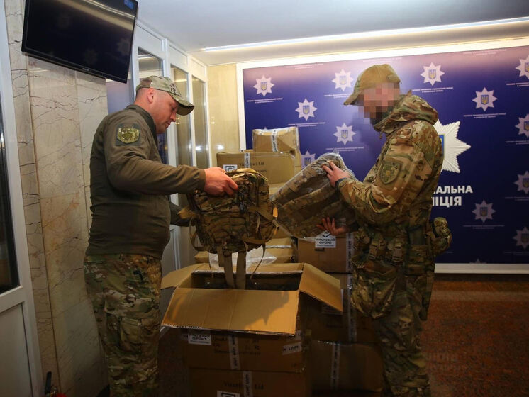 Киевский ЦУМ передал украинским защитникам тактического снаряжения на 1 млн грн