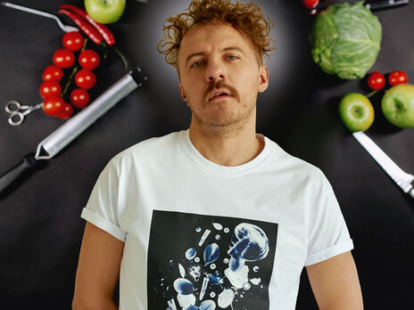 Клопотенко и Андре Тан выпустили коллекцию футболок, посвященных борщу. Фото