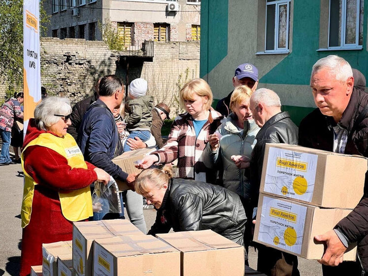 У Мирнограді Донецької області почали видавати гуманітарну допомогу від Фонду Ріната Ахметова