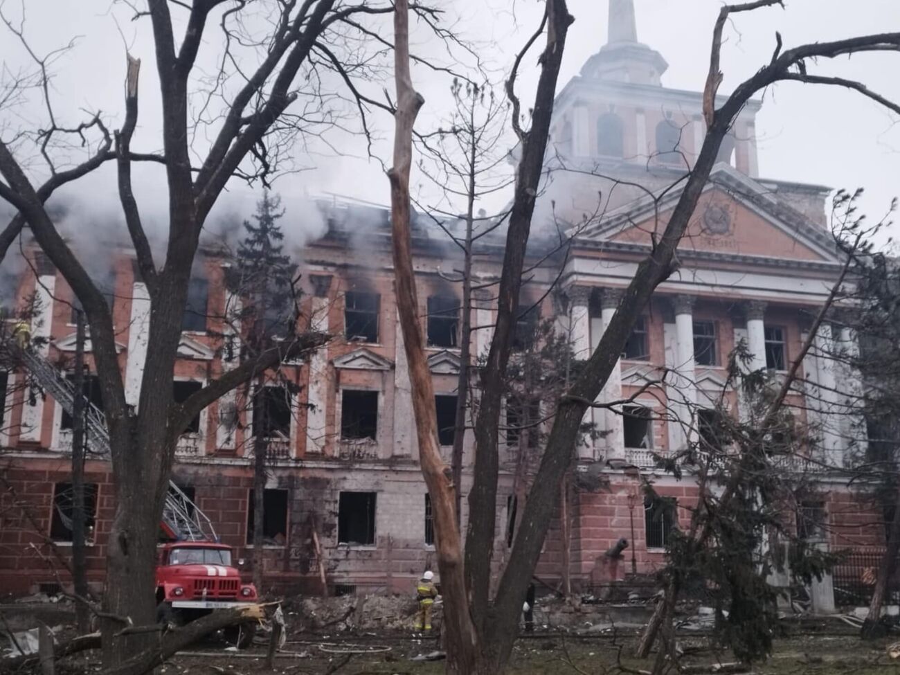 Ким показал последствия ночного обстрела Николаева. Пострадали 23 человека  и более 110 домов. Видео