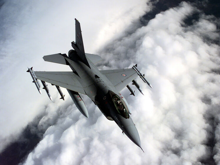 "Мы должны сбросить Россию с неба". Кулеба призвал союзников ускорить принятие решения о начале тренировок украинских пилотов на F-16