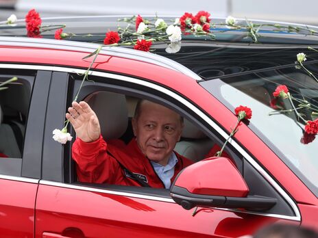 Ердоган знову з'явився на публіці після проблем зі здоров'ям. Його виступи скасовували три дні