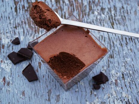 Шоколадный мусс из двух ингредиентов. Быстрый рецепт вкуснейшего десерта с воздушной текстурой