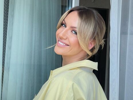 35-річна Нікітюк показала вигляд ззаду в обтислій спідниці й порівняла себе з персиком