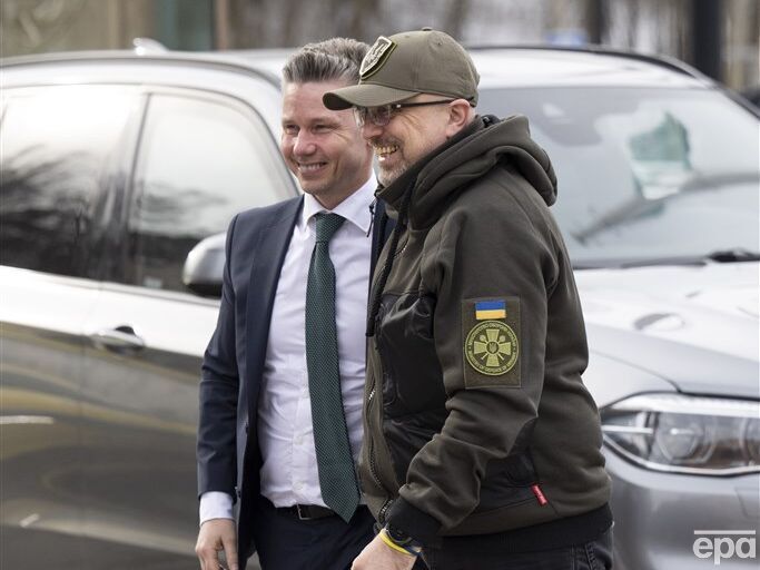 Резніков обговорив із міністром оборони Швеції "коаліцію CV90"