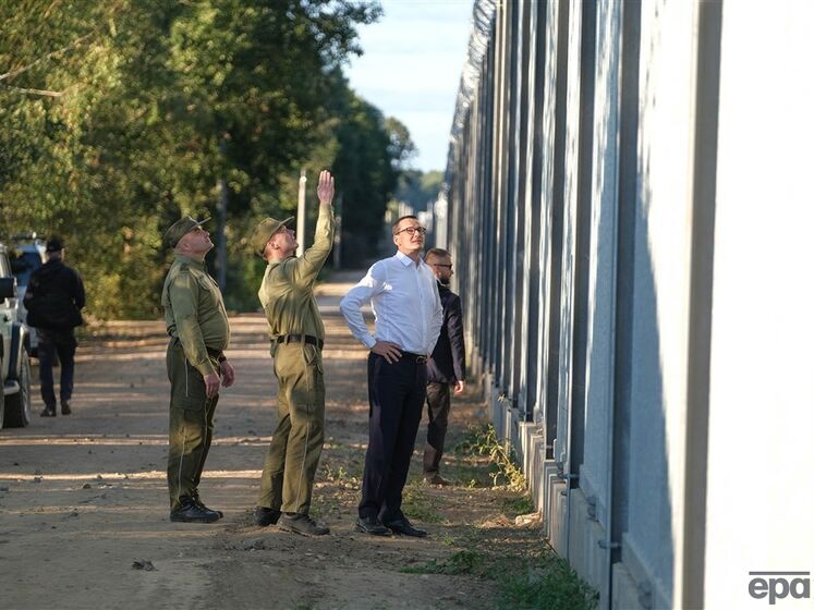 Польша заканчивает строить защитную стену на границе с Беларусью. Осталось 150 м