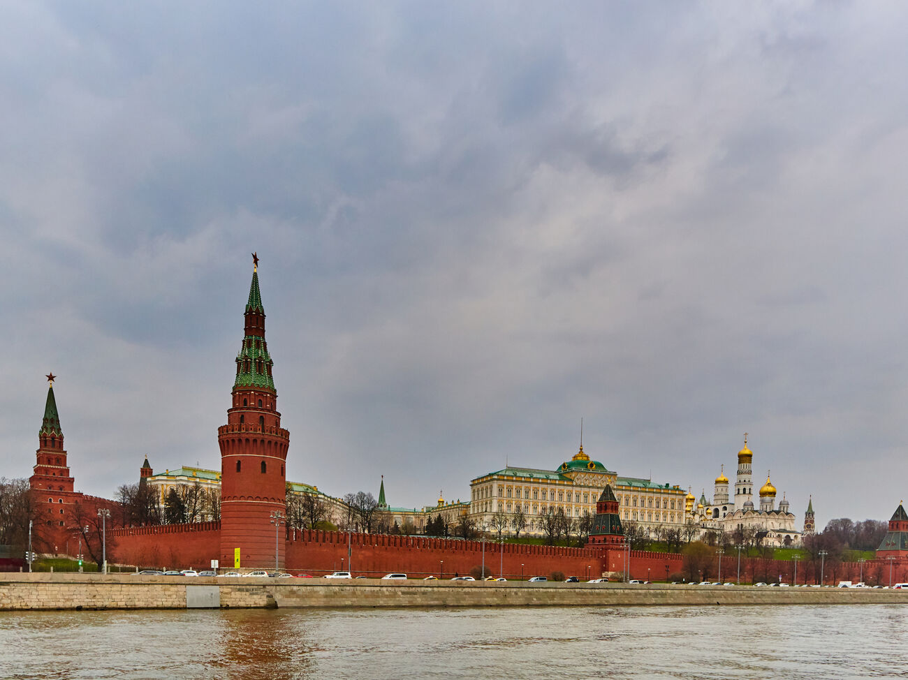 Взрывы в Москве. Кремль обвинил Украину в попытке покушения на Путина, в  Киеве ответили