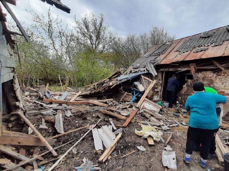 У Сумській області через російський обстріл поранено жителя, авіаударом пошкоджено школу