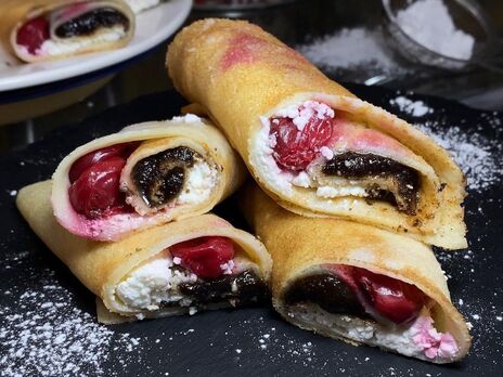 Блины по этому рецепту получаются очень вкусные. Пошаговое описание, как приготовить тесто и начинку