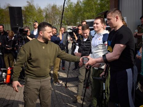 На базі ВПС Нідерландів Зеленський оглянув техніку, зокрема ЗРК Patriot, перед доправленням в Україну. Відео