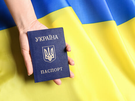 Украинский языковой омбудсмен предлагает убрать русский язык из паспортов старого образца