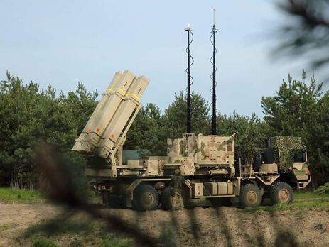 ЗСУ за добу знищили 10 російських дронів, три склади боєприпасів і пального, а також систему ППО окупантів – Генштаб