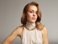 "Смысл песни будет понятен как никогда". 36-летняя Alyosha презентовала песню, которую написала 23 года назада. Видео