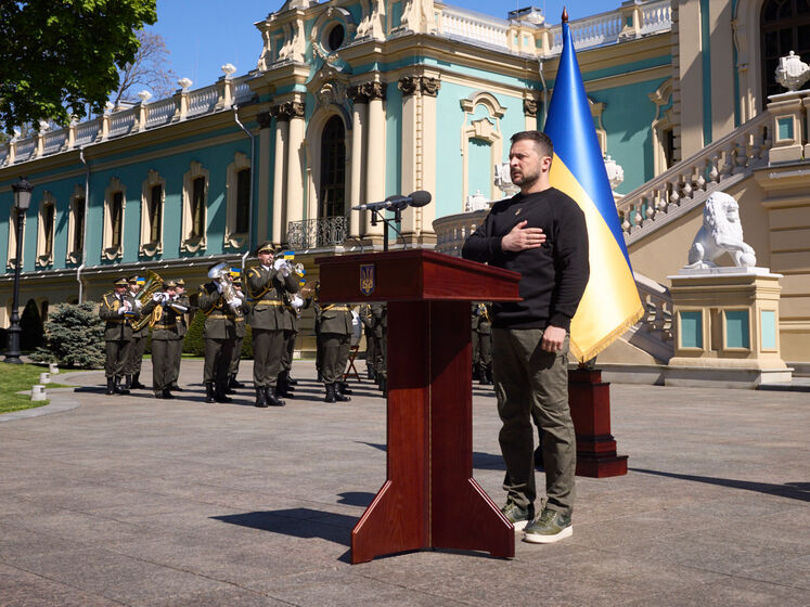 "Что бы ни делал этот враг, вы – сильнее". Зеленский поздравил украинских пехотинцев с их праздником. Видео