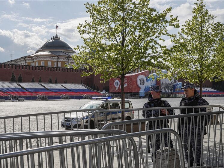 Москва не відмовиться від параду на Красній площі 9 травня, але святкування скоротять – британська розвідка