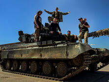 "Эта песня нужна, чтобы общество поняло, на ком все держится". Серга, Чемеров и Yarmak посвятили песню украинским пехотинцам. Видео