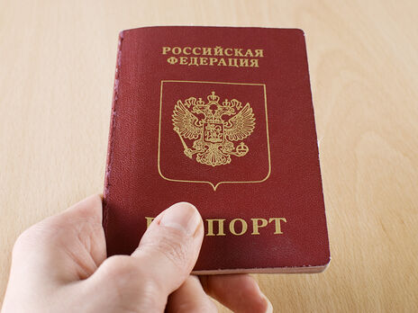 Російські окупанти залучають волонтерів та активістів для прискорення примусової паспортизації в Луганську – ОВА