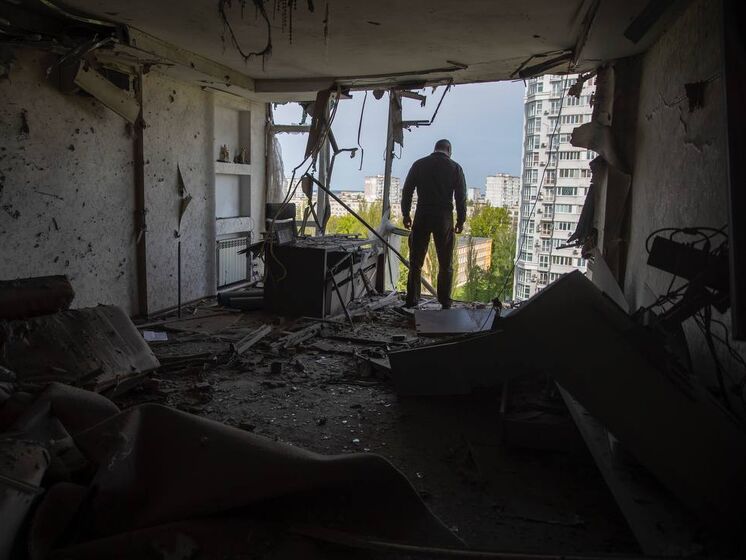 Обломки российских дронов повредили соцобъекты и жилой многоэтажный дом в Киеве, одного из пяти пострадавших прооперировали – Кличко