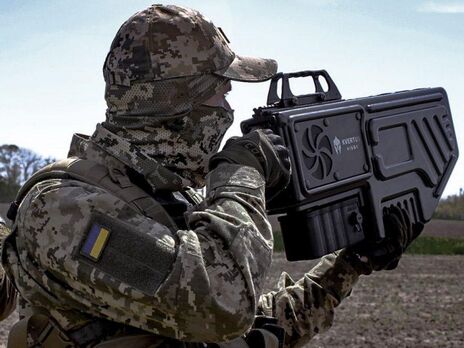Украинские пограничники из антидронного ружья приземлили три 