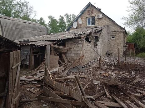 Обстріли Донецької області: за добу пошкоджено десятки будинків, є поранений. Фото
