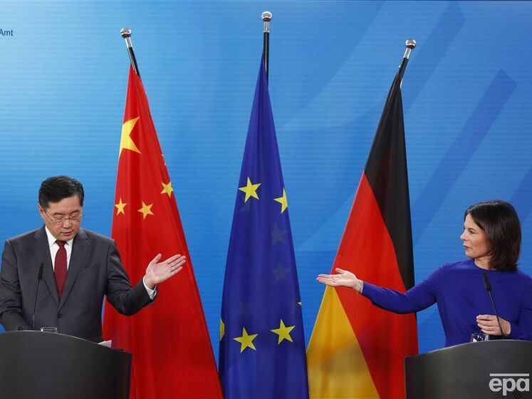 Бербок призвала Китай сыграть "важную роль" в прекращении войны в Украине. Глава МИД ответил, что КНР "не будет подливать масла в огонь"