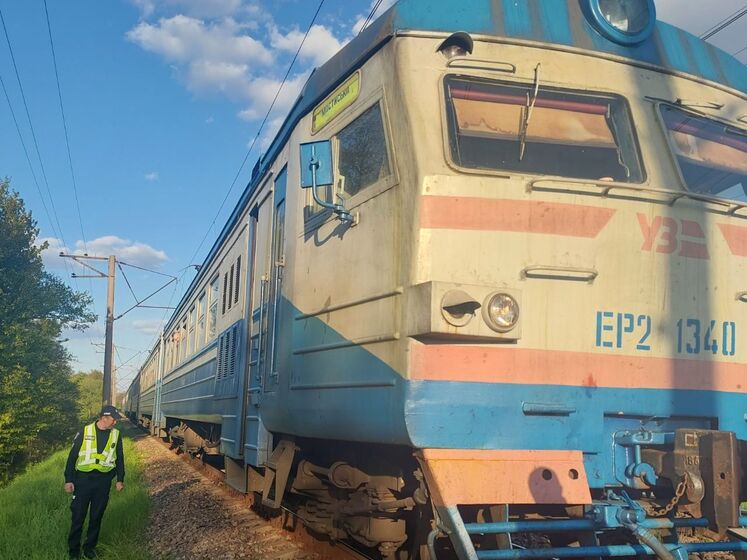 У Львівській області чоловіка збив потяг, потерпілого госпіталізували