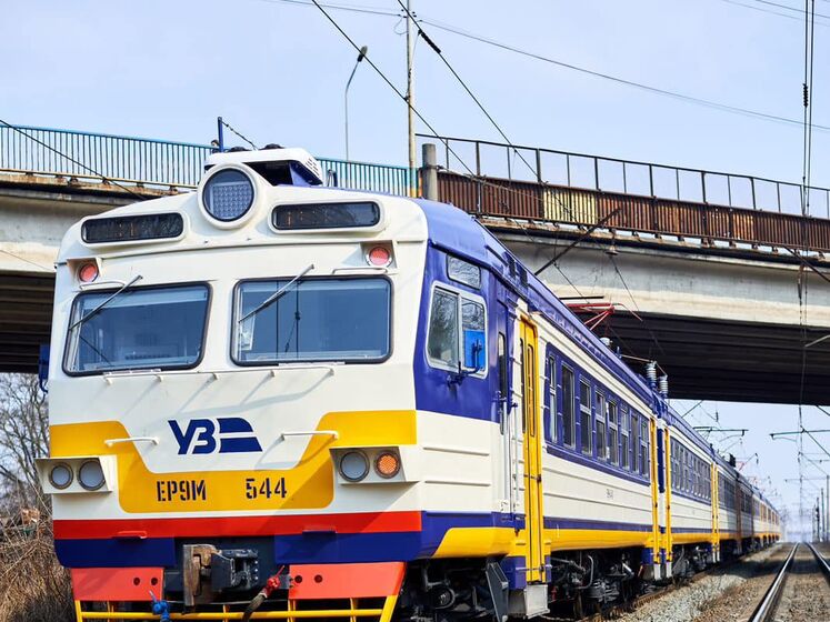 Удар по інфраструктурі у Хмельницькій області: "Укрзалізниця" запустила додаткові поїзди-шатли для пасажирів