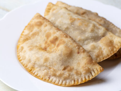 Добавьте это в тесто – и чебуреки получатся 