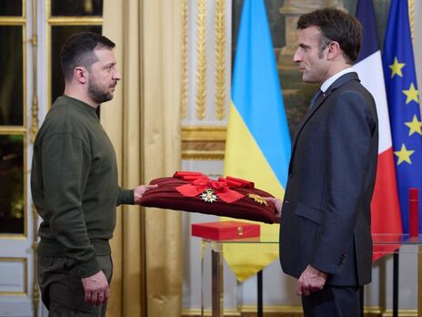 Зеленський повідомив, що вирушив у Францію, й анонсував зустріч із Макроном