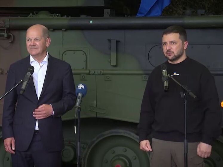 Зеленский и Шольц посетили военную базу в Германии, где обучаются украинские военные