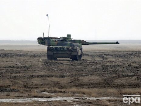 Франція навчить кілька батальйонів українських військових, передасть бронемашини і колісні танки – Макрон