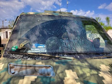 Автомобиль полиции попал под обстрел оккупантов в районе Часового Яра, пятеро правоохранителей получили ранения – глава Нацполиции