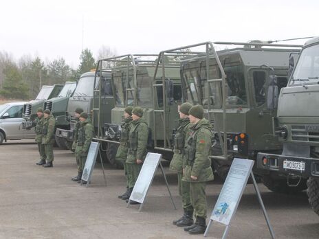 Из Беларуси к границе Луганской области перебрасывают эшелон военной техники и солдат – 
