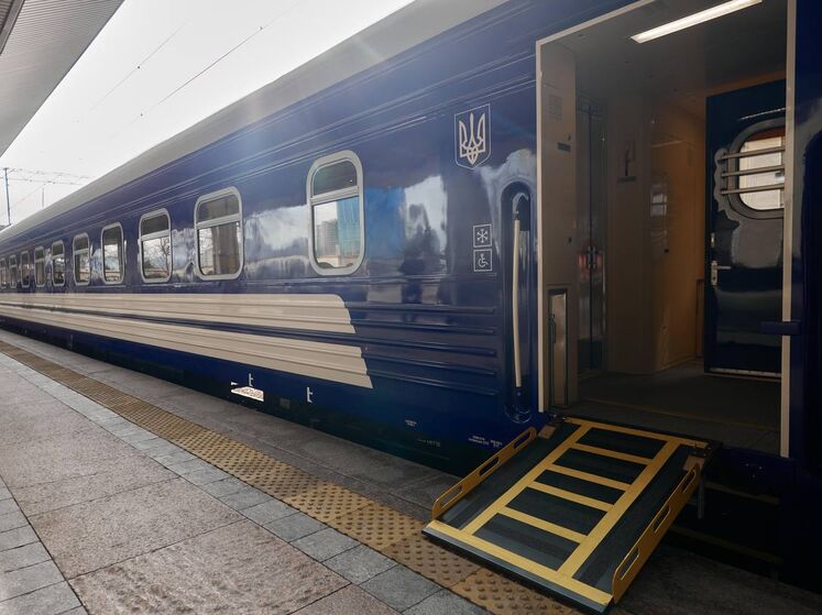 "Укрзалізниця" відновила рух поїздів ділянкою у Хмельницькій області, яку було пошкоджено внаслідок обстрілу 13 травня