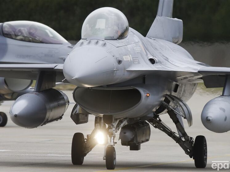 США не разрешают европейским странам начать обучение украинских пилотов на F-16 – NYT