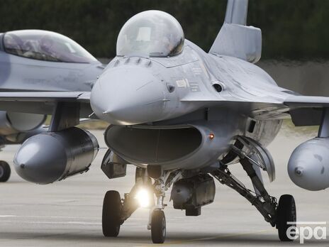 США не дозволяють європейським країнам розпочати навчання українських пілотів на F-16 – NYT