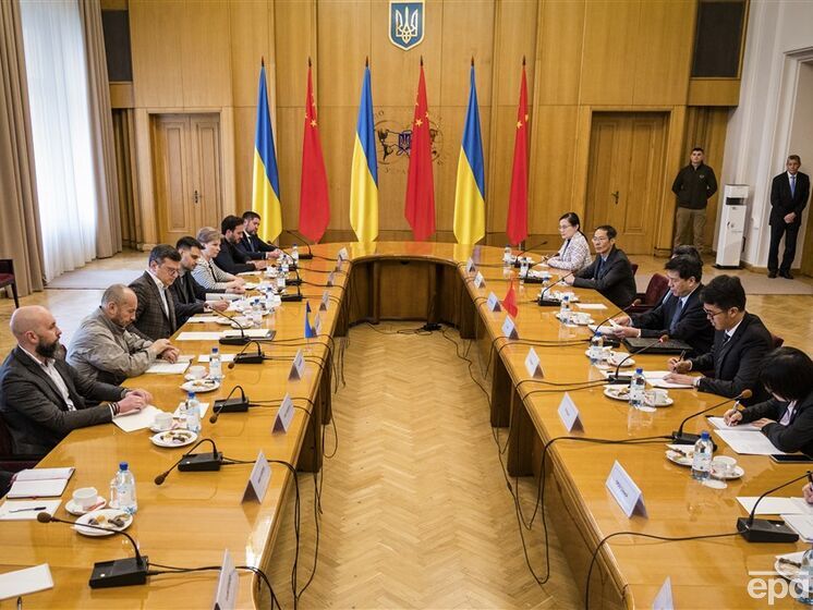 Під час візиту до Києва спецпредставник КНР заявив, що "панацеї для виходу з кризи немає" – МЗС Китаю