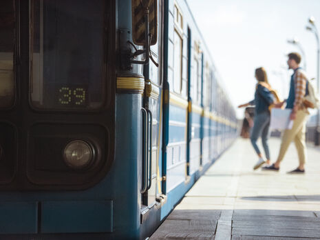 В Україні з'явилася петиція про створення в поїздах окремих вагонів для жінок і чоловіків. За тиждень її підписало понад 20 тис. осіб