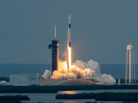 Ракета SpaceX Falcon 9 запустила корабль с экипажем из четырех человек на МКС