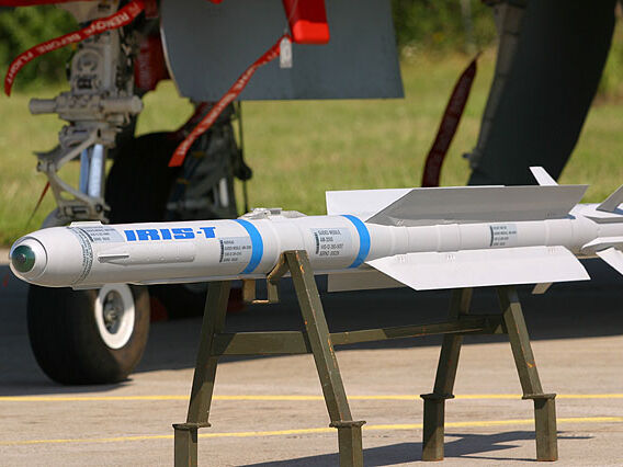 Эстония и Латвия выбрали немецкую систему IRIS-T для своей ПВО