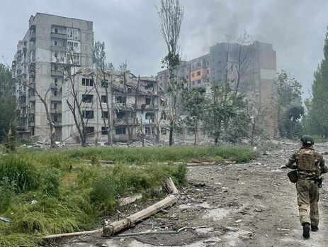 Окупанти ракетним ударом зруйнували багатоповерхівку в Авдіївці. Кириленко повідомив про поранених. Фото