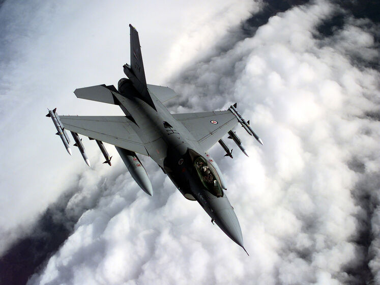 "Изучается процесс, самих пилотов еще нет". ВС ВСУ опровергли сообщения о начале обучения украинских летчиков на F-16