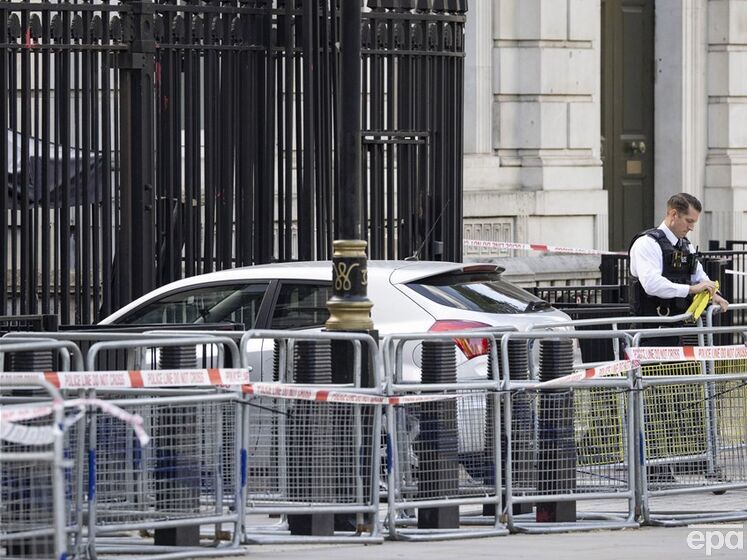 Автомобиль врезался в ограду резиденции премьер-министра Великобритании в Лондоне