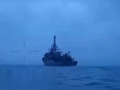 Появилось новое видео момента удара украинского дрона по российскому кораблю-разведчику 